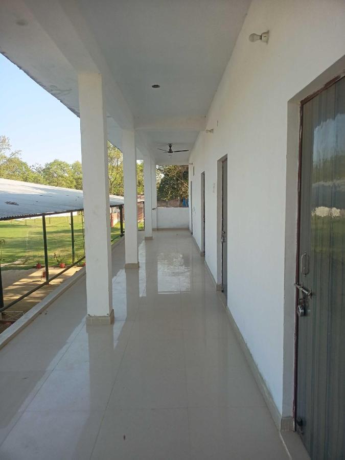 Oyo Hotel Ss Grand Lucknow Exteriör bild